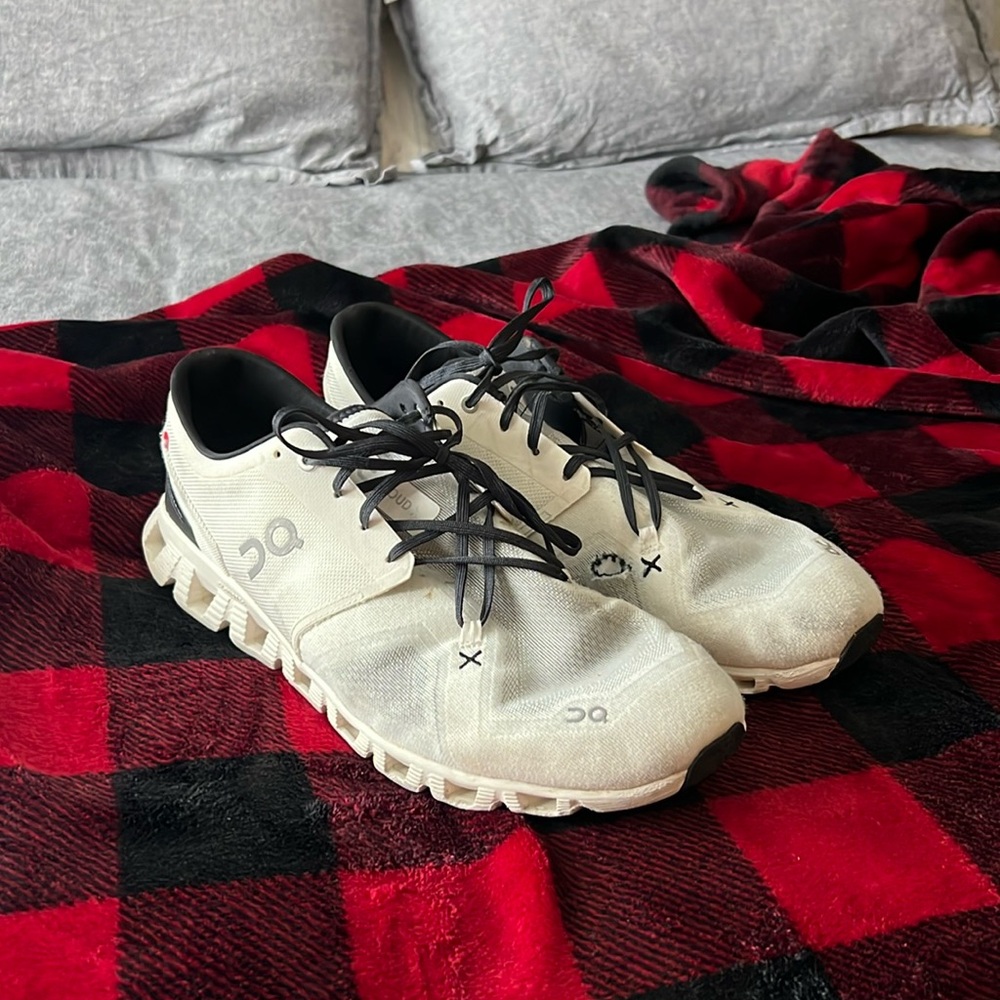 MENS ONCLOUD SNEAKERSS